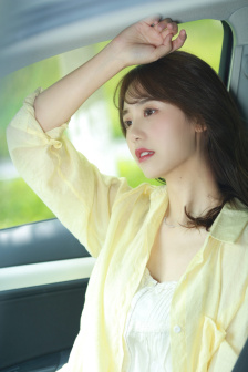俏女性花开