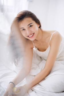一边摸一边抽搐一进一出视频